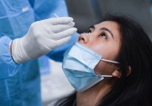 Chuyên gia lý giải lý do nhiều người vẫn âm tính dù tiếp xúc F0 rất gần