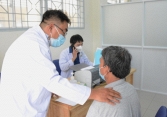 Hàng nghìn bệnh nhân bị hậu COVID-19: Khó thở, rụng tóc, đuối sức