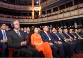 Vợ chồng tỷ phú Phạm Nhật Vượng - Phạm Thu Hương: Thuở hàn vi buôn áo gió, mở nhà hàng, bán mì gói
