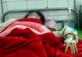 Nữ sinh lớp 8 bị bố bạn học đánh nhập viện