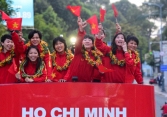 TP.HCM ngập cờ hoa chào đón, tặng bằng khen cho đội tuyển nữ Việt Nam