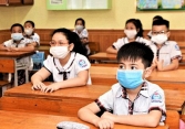 Học sinh nhiều địa phương trở lại trường từ sáng 14/2