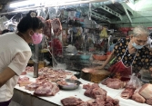 Nhiều mặt hàng đang tăng giá ăn theo cơn 'lên đồng' của giá xăng