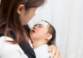 Chăm sóc trẻ F0 tại nhà: Những điều đơn giản không phải cha mẹ nào cũng biết