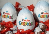 Thu hồi kẹo trứng chocolate Kinder Surprise do nghi nhiễm khuẩn Salmonella