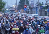 Giao thông ùn ứ kéo dài tại cửa ngõ TP HCM, Hà Nội sau kỳ nghỉ lễ