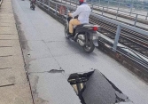Cầu Long Biên đang xuống cấp tới mức nào?