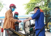 Giá xăng tại Việt Nam nếu không tính thuế, phí sẽ chỉ khoảng 20.000 đồng/lít