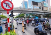 Hà Nội: Người dân ngỡ ngàng vì thí điểm phân luồng lại một số đường