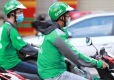 Cước đã tăng cao ngất, Grab lại thu thêm phí nắng nóng đến 5.000 đồng mỗi chuyến xe 