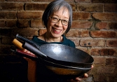 Grace Young, bậc thầy chảo wok đấu tranh cứu China Town ở Mỹ