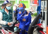 Giá xăng ngày mai có thể giảm về 24.000 đồng/lít