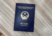 Ngành du lịch 'đứng ngồi không yên' vì Đức và Tây Ban Nha ngừng cấp visa cho hộ chiếu mới