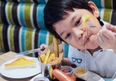 Những thực phẩm khiến trẻ hạn chế chiều cao