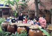 Nghề “dắt trẻ đi chơi”: Có thực sự dễ dàng?