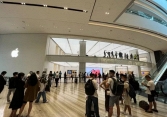 Người Việt sang Singapore, Thái Lan xếp hàng mua iPhone 14