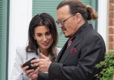 Johnny Depp hẹn hò với luật sư 