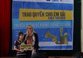 Hai nữ sinh dân tộc Pa Cô và Vân Kiều được trao quyền Đại sứ Thụy Điển