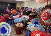 Xu hướng tặng hoa bằng tiền thật 20/10: 'Tối thiểu chục triệu đồng trở lên, không nhận ít hơn'