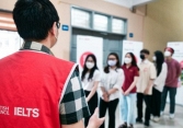 Hội đồng Anh chính thức cho biết lý do hoãn thi IELTS