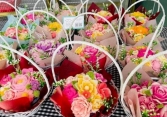 Những bó hoa độc lạ dành tặng thầy cô nhân ngày 20/11