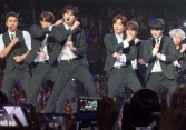 Khán giả ngất xỉu trong đêm nhạc của Super Junior