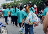 Công nhân nữ rơi vào cảnh lao đao khi bị mất việc cuối năm