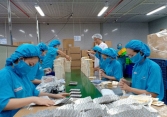 Công nhân hồi hộp chờ thưởng Tết