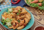 Bùng nổ vị giác với cá chiên giòn chấm sốt mắm Thái chua cay