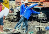 Vụ bé trai rơi xuống trụ bê tông: Chỉ là tai nạn lao động, không khởi tố vụ án