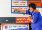 Giá xăng giảm hơn 100 đồng/lít
