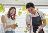 Nam giới làm nội trợ ở các nước tăng nhanh sau đại dịch