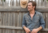 Mỹ nam đa tài Chris Pine đóng chính trong phim mình sản xuất