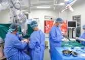 Lần đầu tiên ứng dụng Robot trí tuệ nhân tạo trong phẫu thuật u não và các bệnh lý sọ não tại Việt Nam