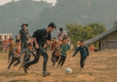 Đen Vâu đóng góp 500 triệu doanh thu từ MV Nấu Ăn Cho Em cho trẻ em vùng cao