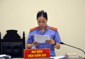 Kiểm sát viên bật khóc khi đọc cáo trạng vụ xét xử vụ cháy quán karaoke khiến 3 cảnh sát hy sinh