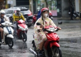 Miền Bắc nắng nóng oi bức, đêm có mưa rào và dông
