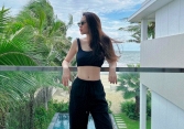 'Mẹ bỉm' Đàm Thu Trang tự tin khoe eo thon sau hơn 2 tháng sinh con trai