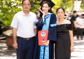 Hoa hậu Đỗ Hà rạng rỡ trong ngày tốt nghiệp Đại học, chuẩn bị làm doanh nhân
