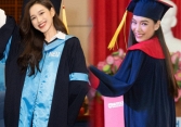 Các nàng Hậu nhà Sen Vàng đọ sắc cùng áo cử nhân: Ai cũng xinh đẹp, học vấn thì thì 'xịn' khỏi bàn!