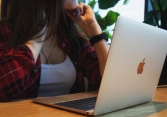 Vỏ nhôm MacBook của bạn đang ố bẩn, đừng lo vì nó sẽ trông như mới nhờ loạt mẹo nhỏ này