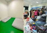 Cải tạo nhà làm chỗ ở, nấu nướng 3 bữa/ ngày miễn phí cho nạn nhân vụ cháy chung cư mini: “Có người gọi đến chỉ khóc”