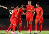 ASIAD: Trung Quốc gây ngỡ ngàng bằng cơn mưa bàn thắng, đặt một chân vào tứ kết