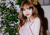 HOT: Lisa (BLACKPINK) sẽ ký hợp đồng 1086 tỷ với hãng thu âm Mỹ, rời khỏi YG?