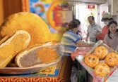 Món bánh trung thu độc đáo bán quanh năm tại khu người Hoa TP.HCM, bánh ra lò liên tục cũng không kịp bán