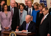 Tổng thống Biden hành động ở 'phút 89': Trong gang tấc, chính phủ Mỹ thoát nguy cơ đóng cửa