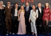Khung hình quyền lực của nhà Beckham: Ai nấy visual ngập tràn, “công chúa út' Harper diện outfit từng gây tranh cãi