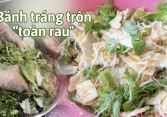Cũng là bánh tráng trộn nhưng phiên bản tại Bình Định lại ngập tràn rau xanh và “lành mạnh” hơn hẳn