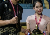 Cựu thủ môn U23 Việt Nam công khai bạn gái hơn tuổi làm tiếp viên hàng không 