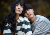 Phim mới của Suzy vừa chiếu có gì hấp dẫn mà khiến khán giả “quắn quéo” khen hết lời?